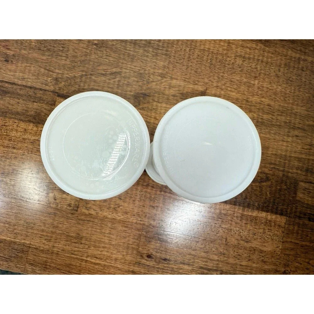 Tupperware White Plastic Salt & Pepper Shakers Set of 2 w/ Lids Model 718-33